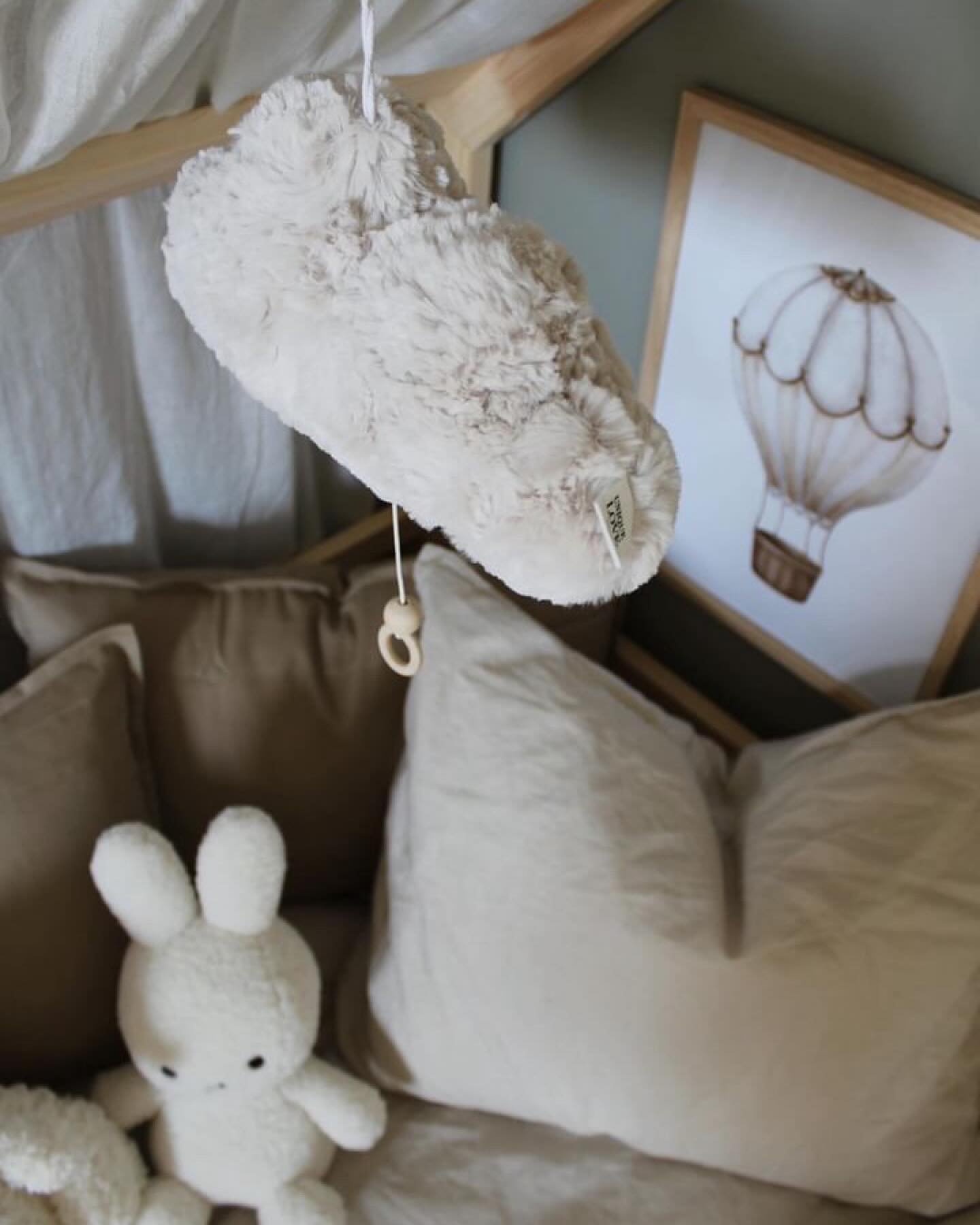 The Cozy Cloud Music Box is the perfect cozy addition to your child's bedroom. Its melody of "Somewh