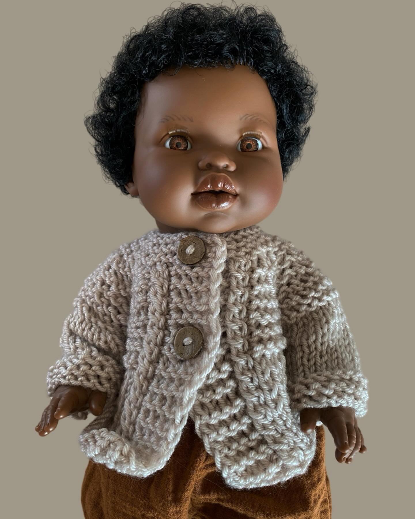 We just added new doll clothes to our shop! 🤍

Knitted cardigans, knitted socks, muslin bloomers, l