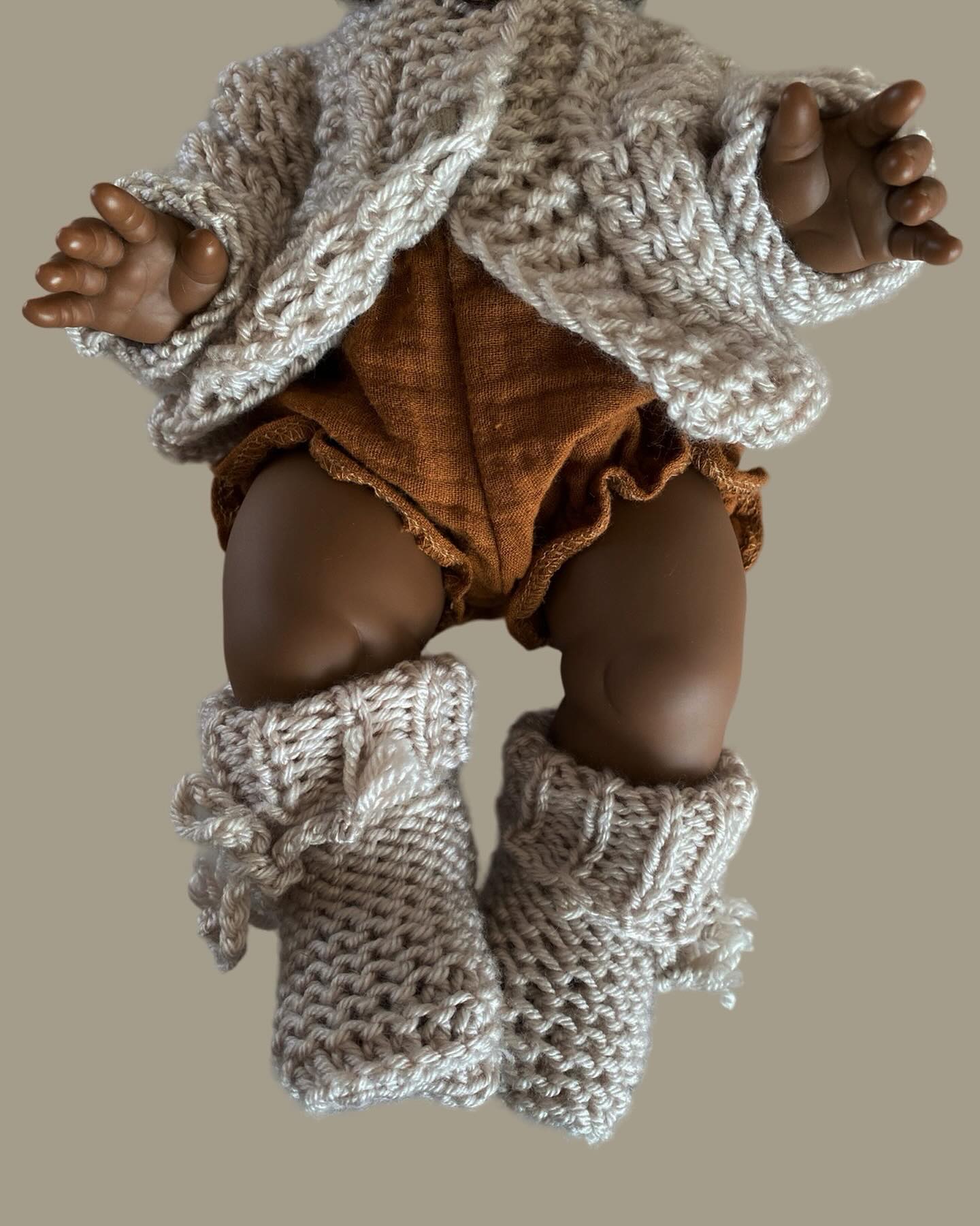 We just added new doll clothes to our shop! 🤍

Knitted cardigans, knitted socks, muslin bloomers, l