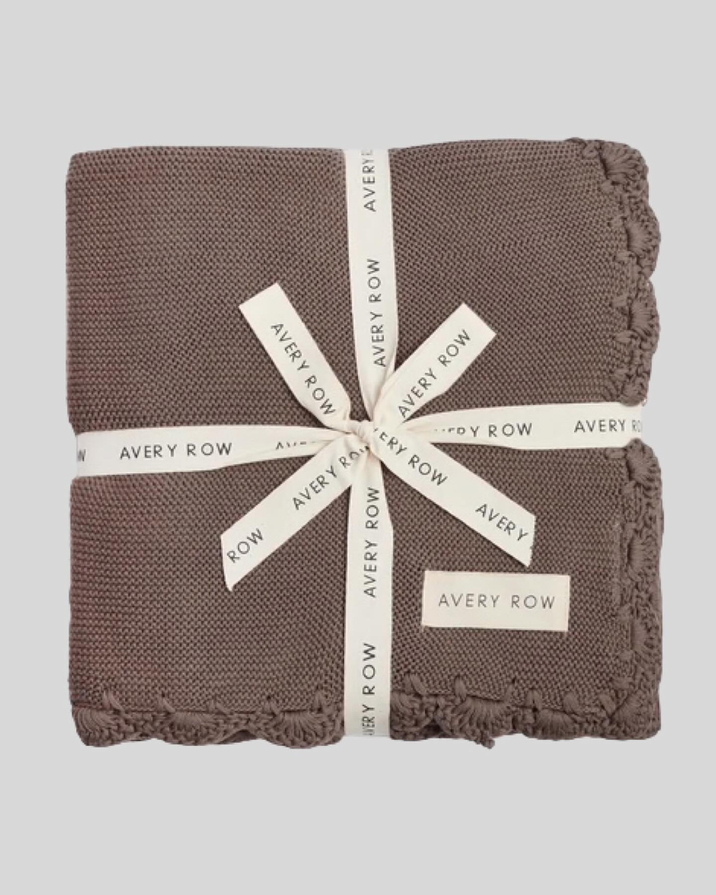 So cozy! 🤍🤎 

Check out this lovely little knit blanket in our Textile Collection. 

Made from 100