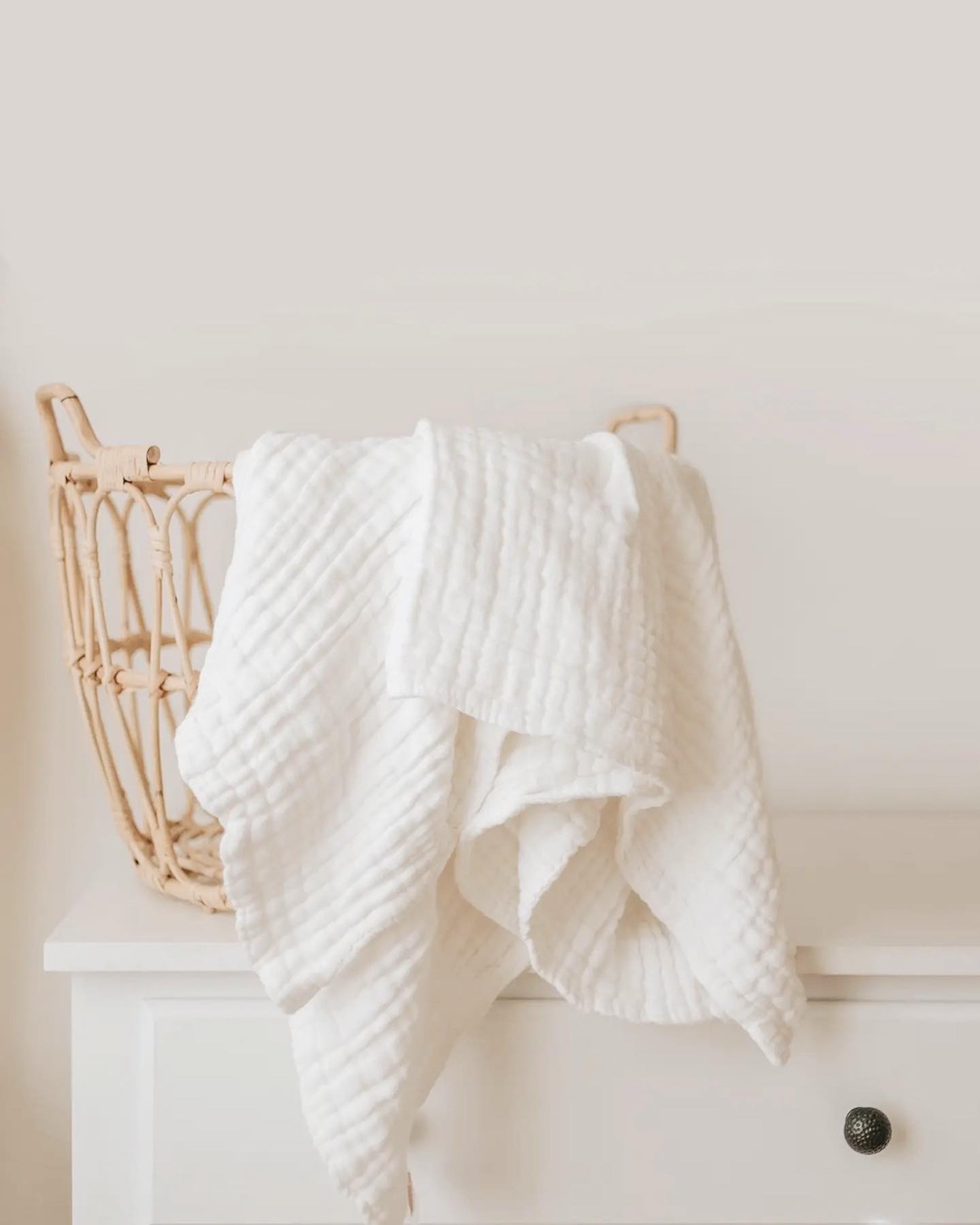 The perfect summer blankets. ðŸŒ¾ 

This gorgeous gauze blanket comes from California-based brand Br