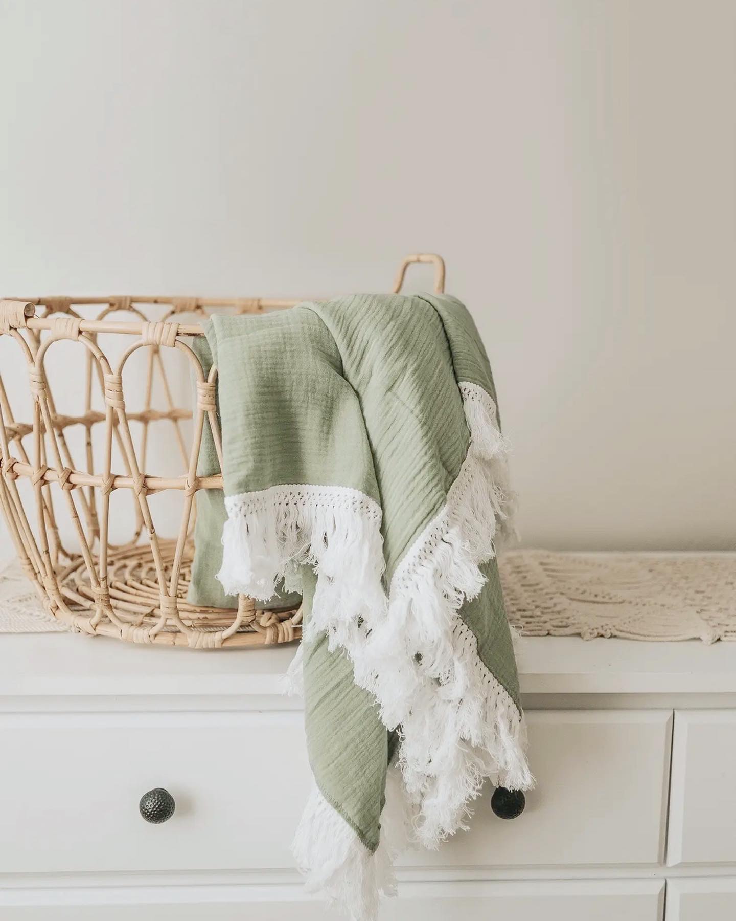 The perfect summer blankets. ðŸŒ¾ 

This gorgeous gauze blanket comes from California-based brand Br
