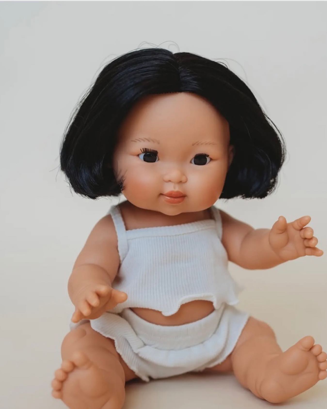 She's here! 

Little gorgeous Oshin is up on our site & available for purchase. ðŸ¤ 

. 
.
.
#dolls