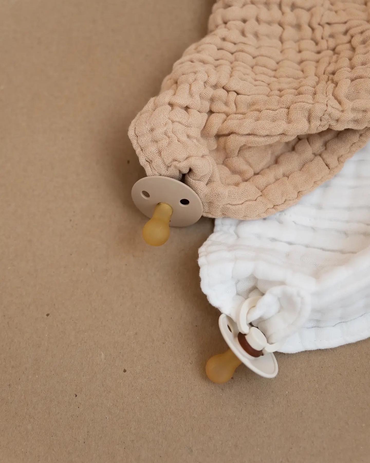 This pacifier lovey is made of eight layers of luxurious cotton gauze. ðŸ¤ 

It's perfect for a nic
