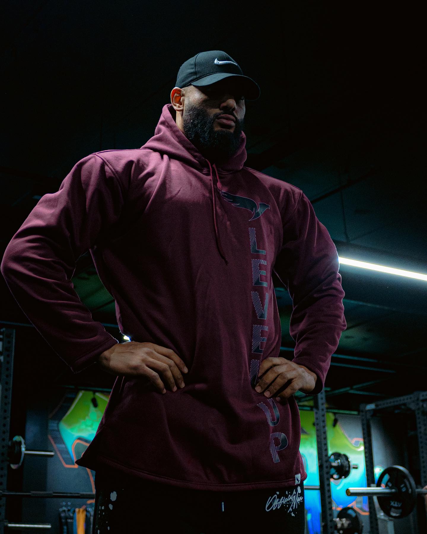 BigBoys Drop - Over Size Hoodie Viininpunainen
Mallin pituus on 192cm ja  päällä koko XXL . 

Tukeva