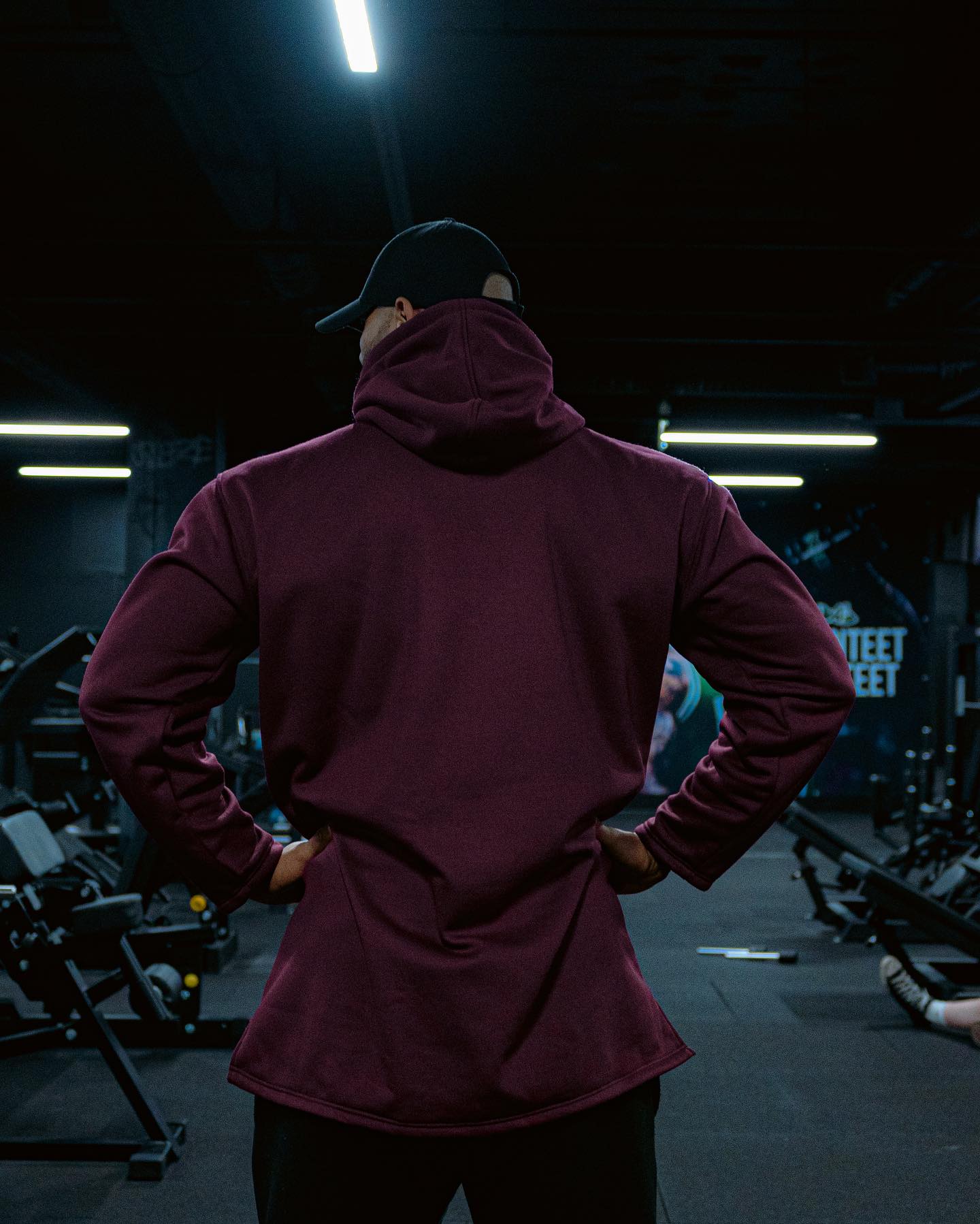BigBoys Drop - Over Size Hoodie Viininpunainen
Mallin pituus on 192cm ja  päällä koko XXL . 

Tukeva