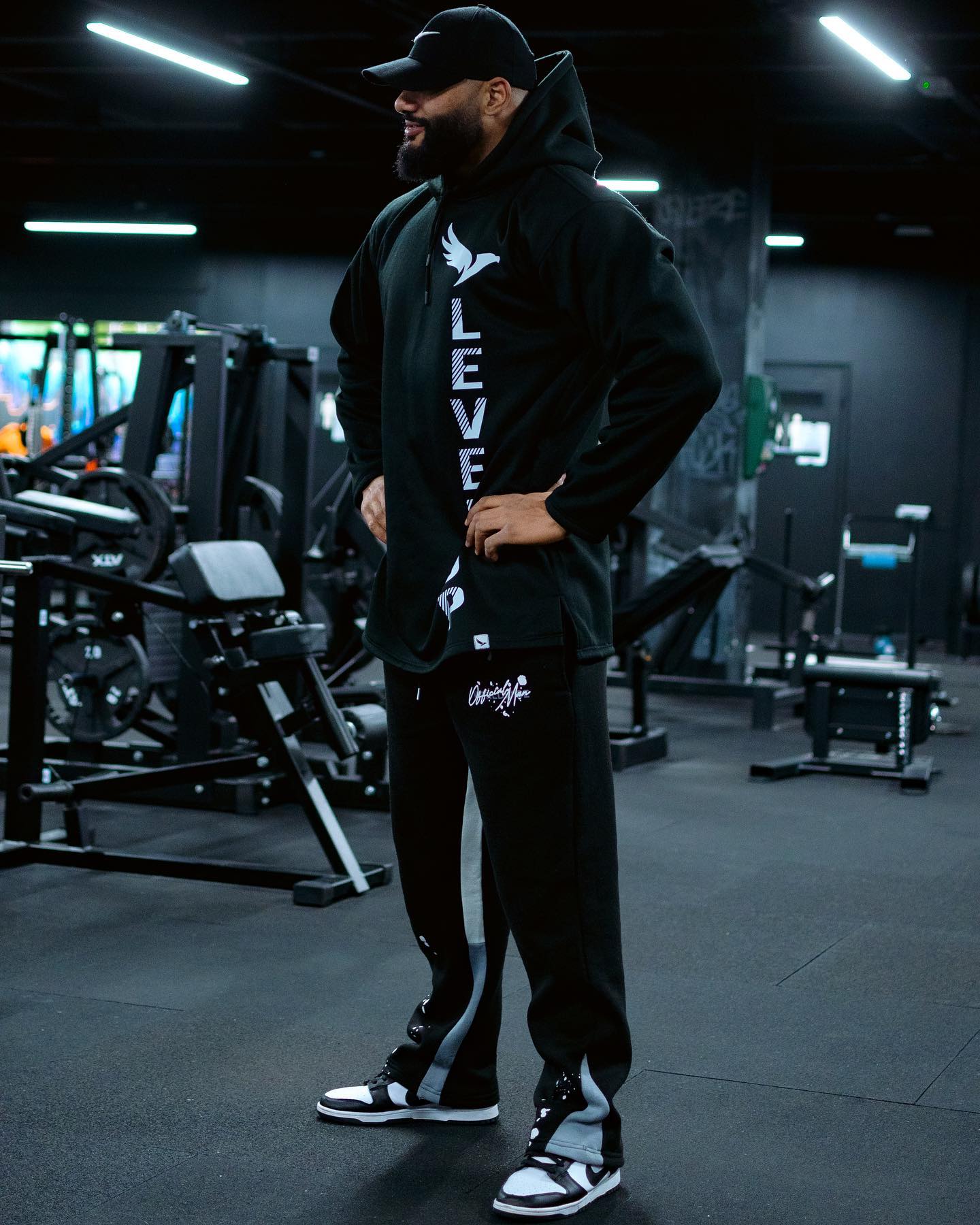 🦅 If you fear losing, you can’t win 🦅

Bigboys Drop - oversize hoodie black 
Täydellinen salille j