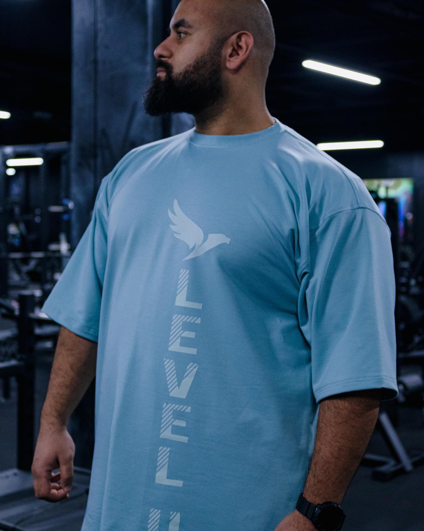 Viimeisiä viedään💣 Malli on 183cm  ja päällä BigBoys Drop - OverSize T-Paita on XXL koko. 

Paljon 