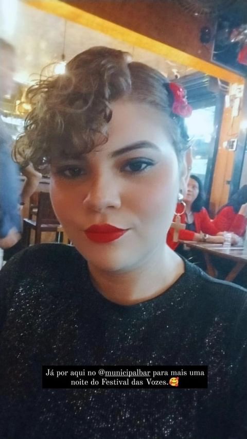 Shallow - Lady Gaga por Rebeca Menezes no municipalbar Festival de Vozes dia 15/05 ❤️🙌🏻 #ladygaga 