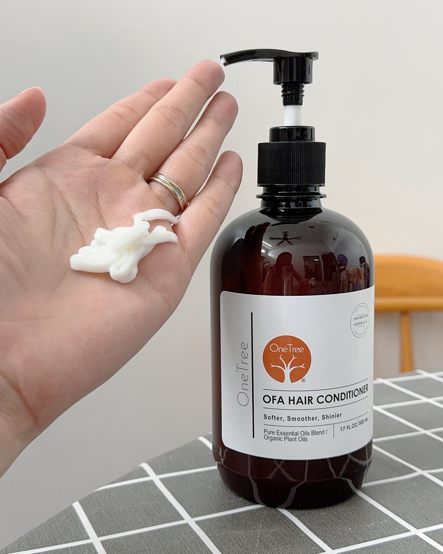 Say goodbye to the hassle of applying conditioner only to the ends of your hair. With the innovative