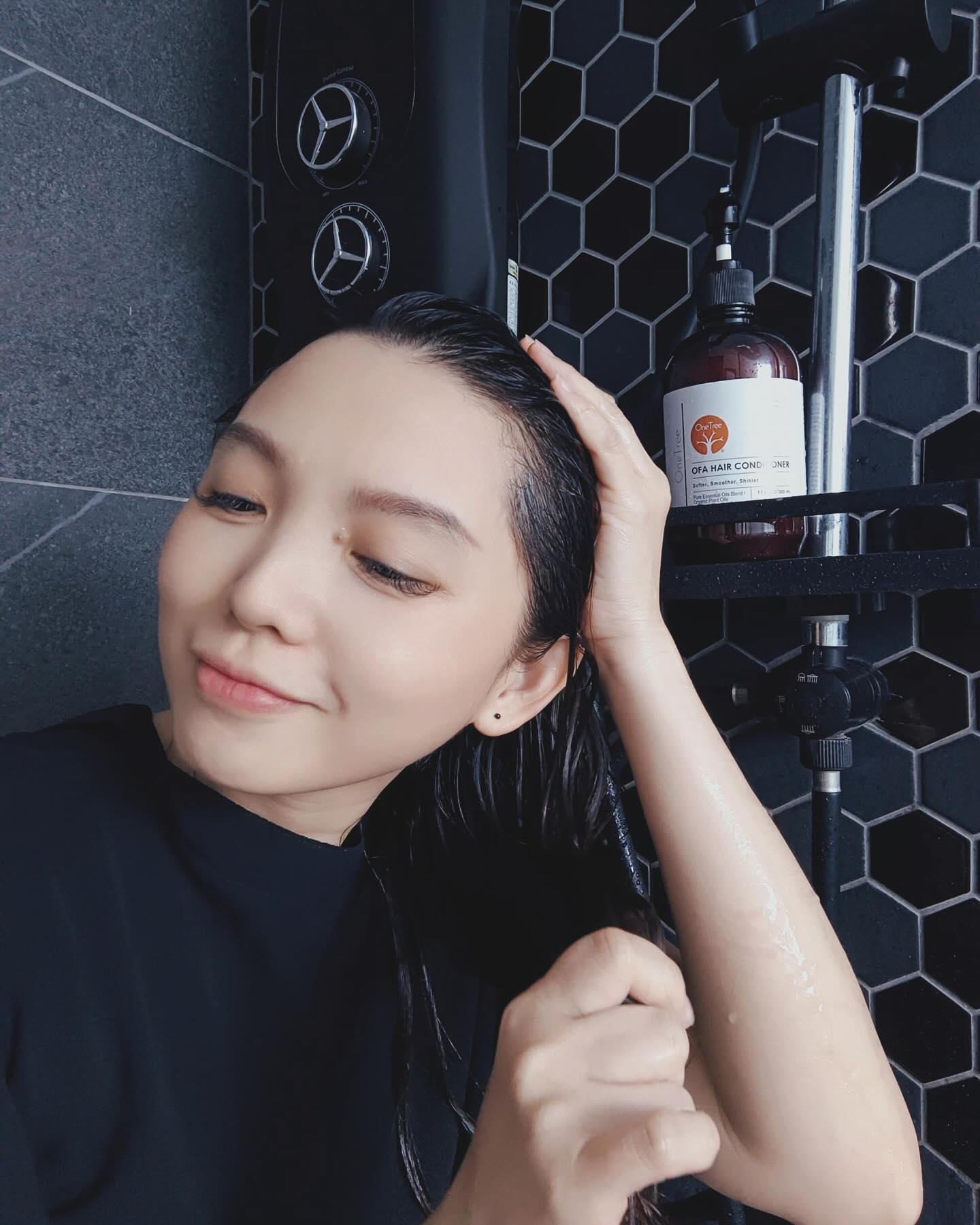 ç›´æŽ¥ä¸Šå¤´çš„æŠ¤å‘ç´ æ¥äº†ðŸ˜

æœ‰äº†é˜²è„±å‘ Shampooï¼Œå¤´çš®å¤´å‘åˆ°å‘å°¾çš„å…»æŠ¤å½“ç„¶ä¹