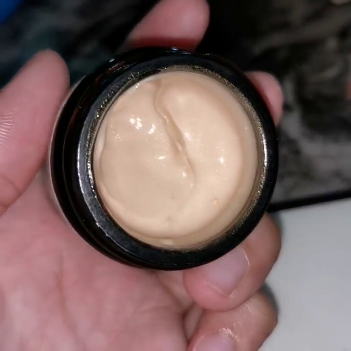 ANTIPODES KIWI SEED GOLD LUMINOUS EYE CREAM
.
Tell me, is there anyone out there hate gold?  Other t