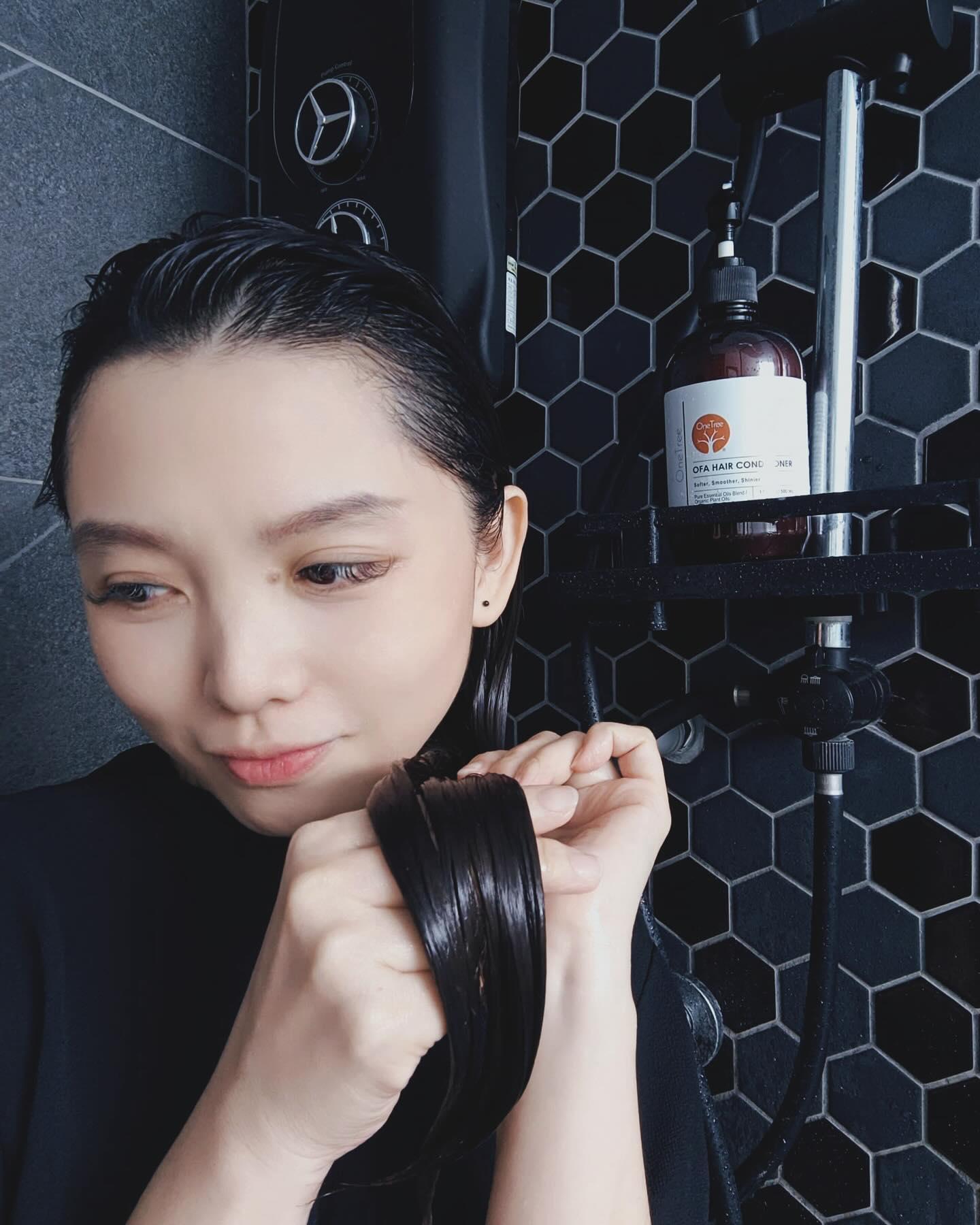 ç›´æŽ¥ä¸Šå¤´çš„æŠ¤å‘ç´ æ¥äº†ðŸ˜

æœ‰äº†é˜²è„±å‘ Shampooï¼Œå¤´çš®å¤´å‘åˆ°å‘å°¾çš„å…»æŠ¤å½“ç„¶ä¹
