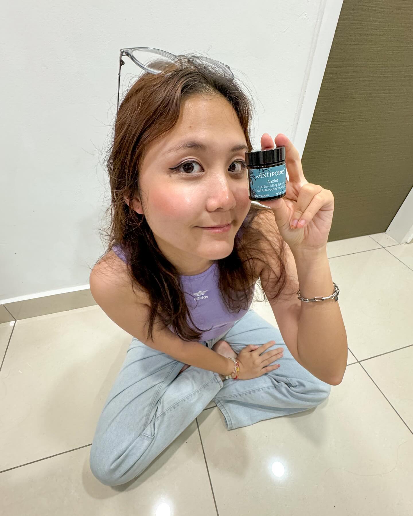 Look at this little bottle of H2O De-Puffing Eye Gel from antipodesskincare ðŸ‘€

It contains Coffee