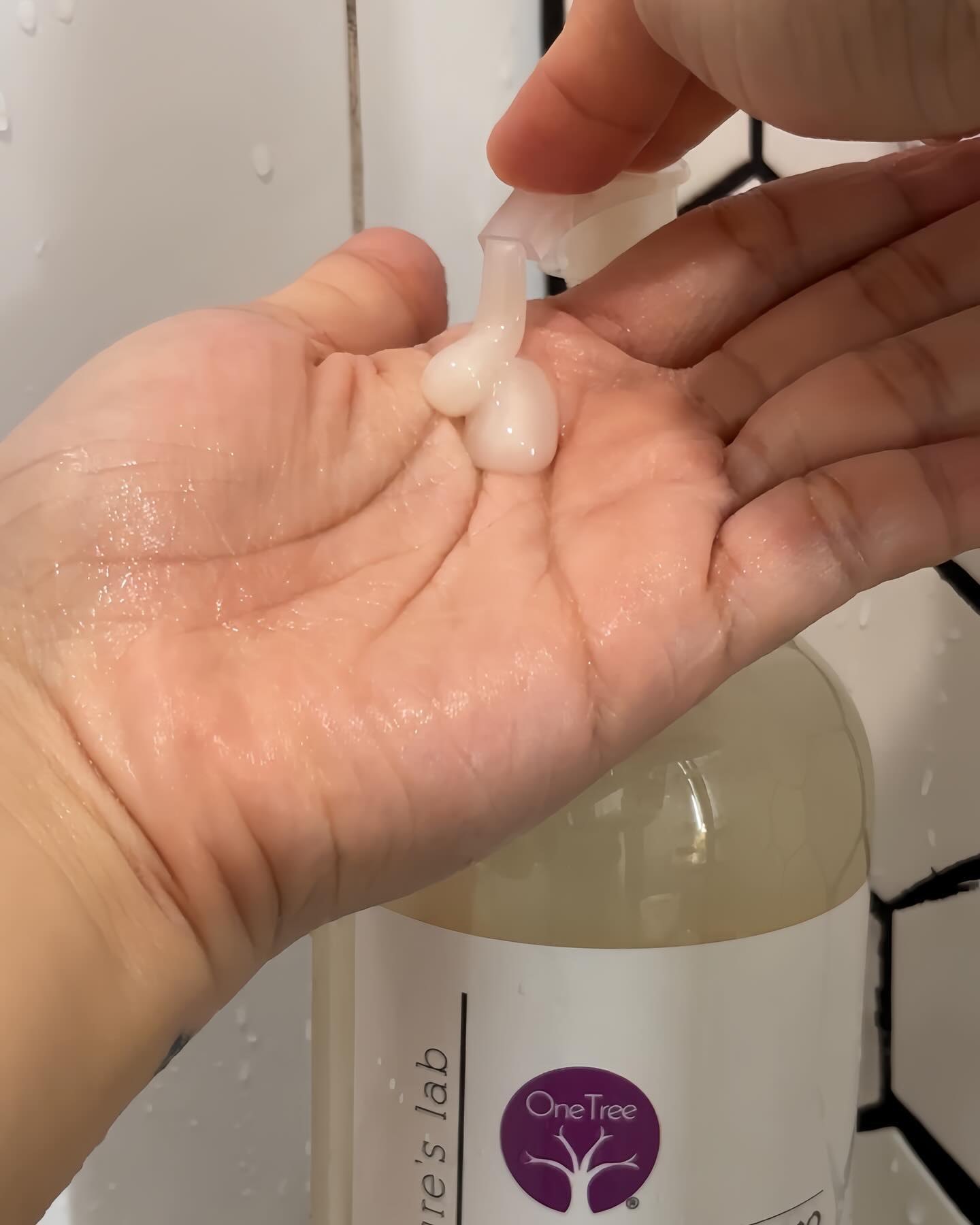 Tried One Tree Restoring Shampoo on my hair and let me tell you!ðŸ‘ŒðŸ»ðŸ˜« My hair scalp never fel