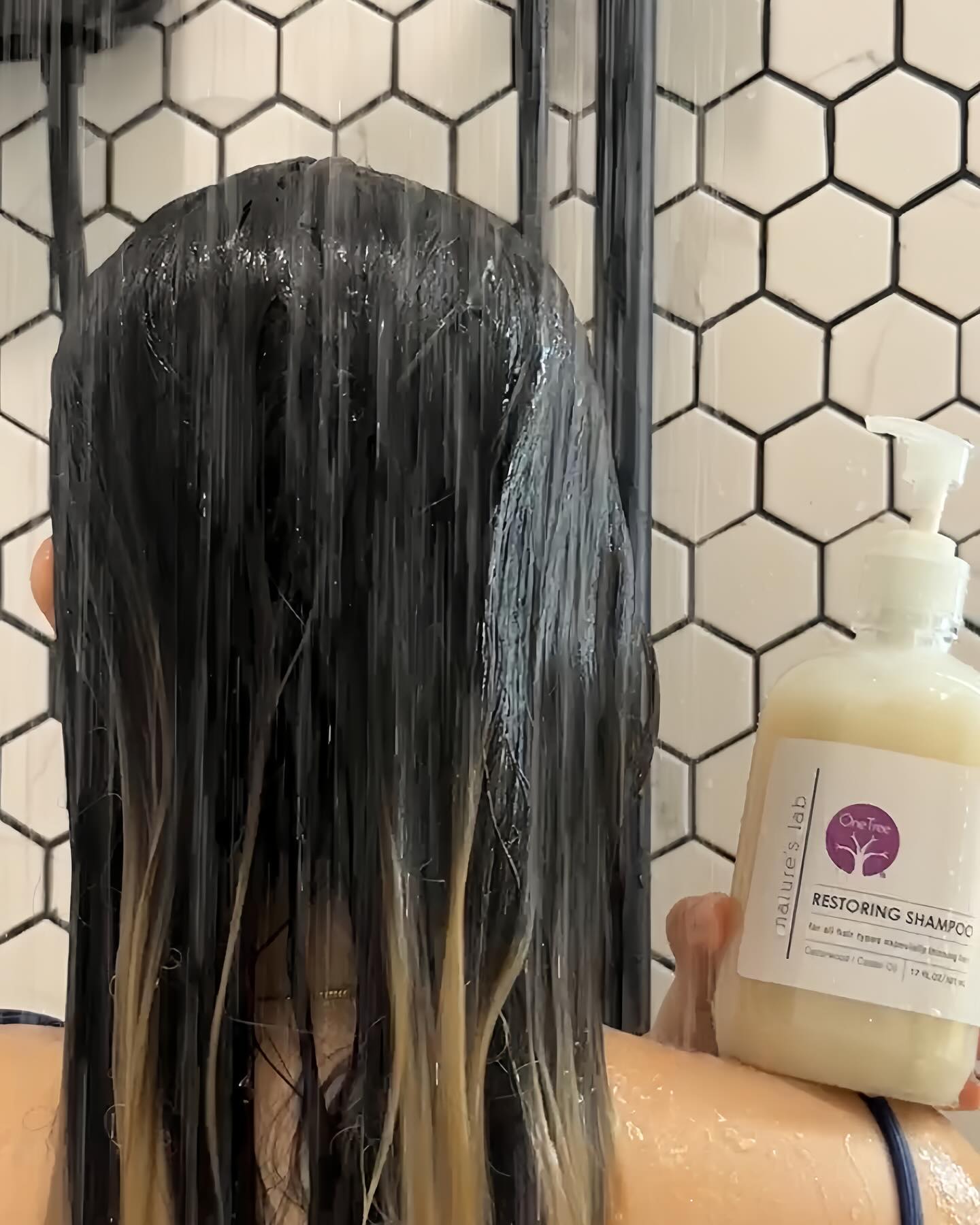 Tried One Tree Restoring Shampoo on my hair and let me tell you!ðŸ‘ŒðŸ»ðŸ˜« My hair scalp never fel