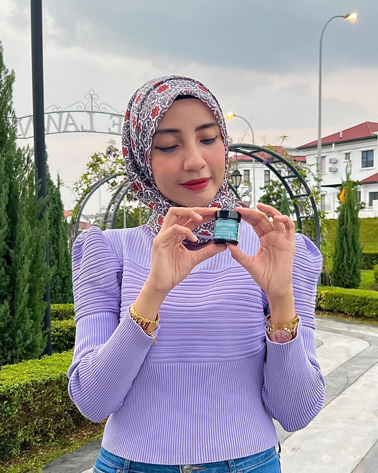 Bulan puasa ni kan kena bangun awal utk sahur, so my eyes got puffy and eye bags lagi obvious than u