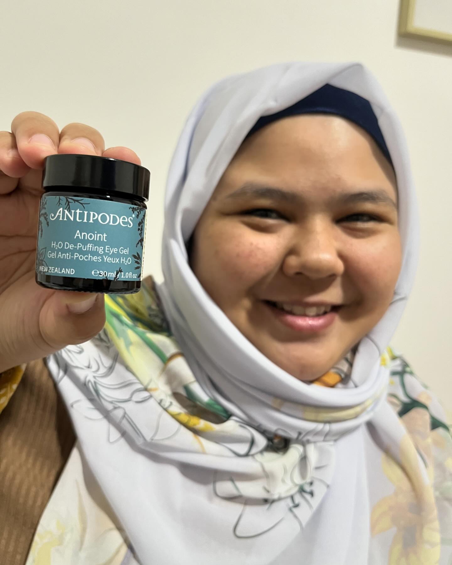 Experience a refreshing transformation with antipodesskincare Antipodes Anoint H2O De-Puffing Eye Ge