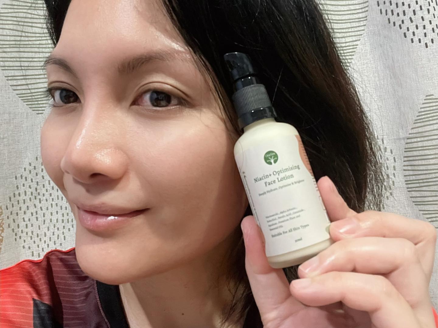 Hey skincare fam! Dry patches, acne, and unevenness? I feel you! Finding a lotion that hydrates, bri
