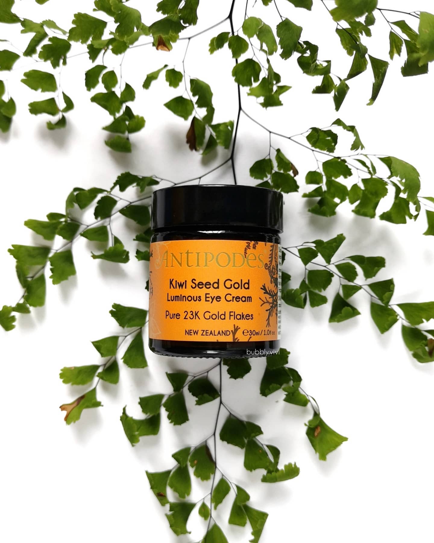 [REVIEW] Antipodes Kiwi Seed Gold Luminous Eye Cream 30 ml
.
ðŸ¥ 
With the New Zealand kiwi fruit o