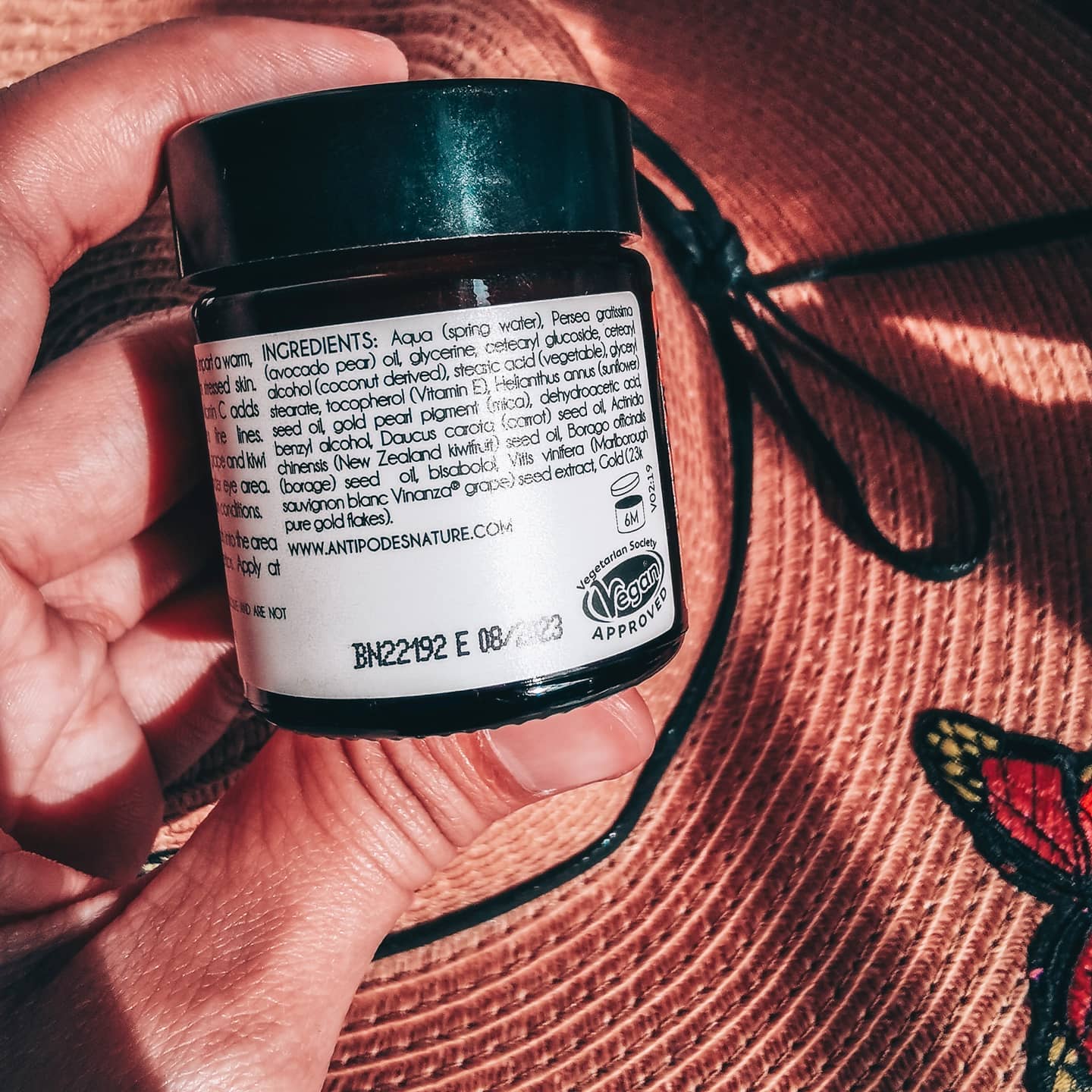 ANTIPODES KIWI SEED GOLD LUMINOUS EYE CREAM
.
Tell me, is there anyone out there hate gold?  Other t