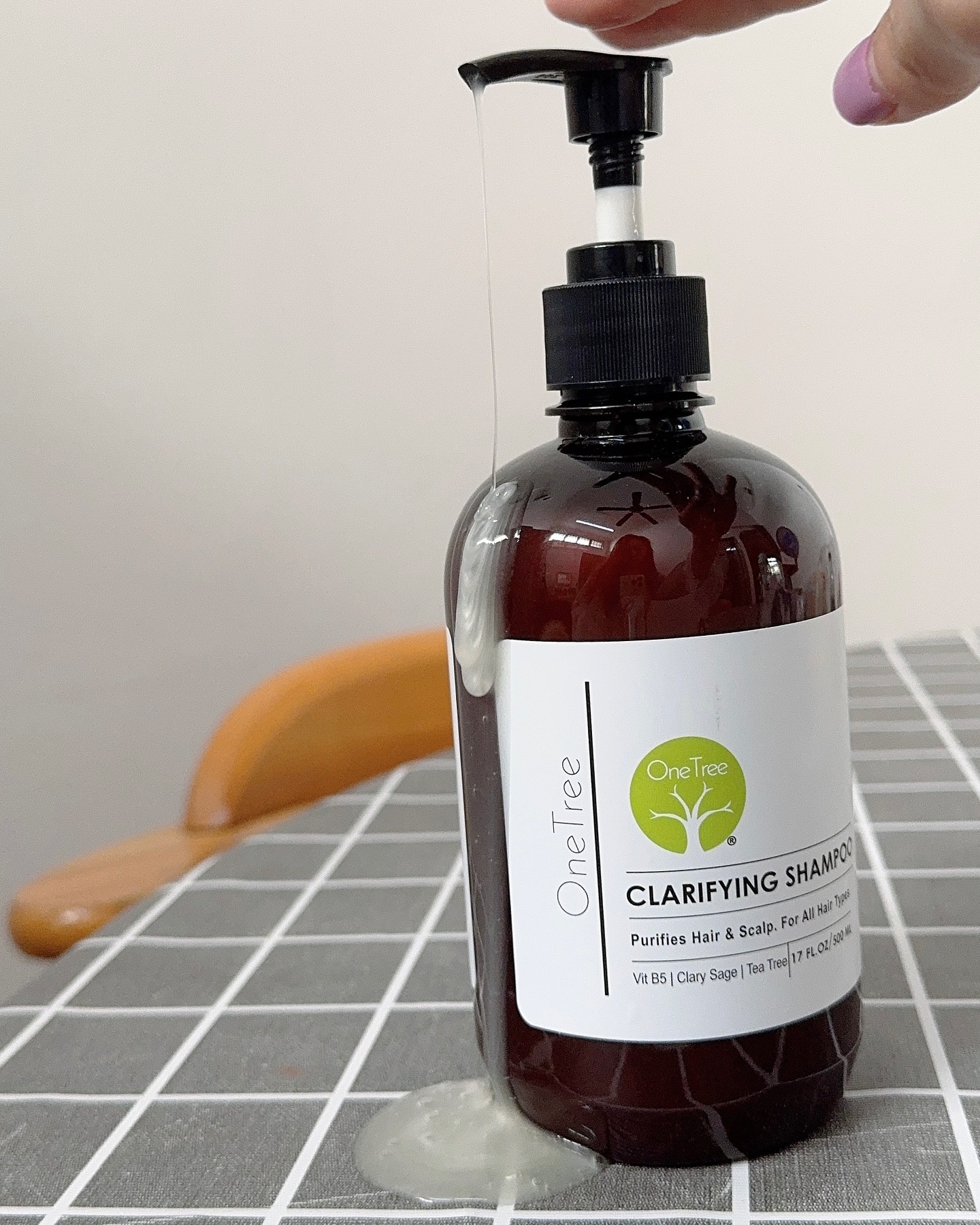 Say goodbye to greasy hair with the perfect fix â€“ onetree.my Clarifying Shampoo! 
This powerhouse 