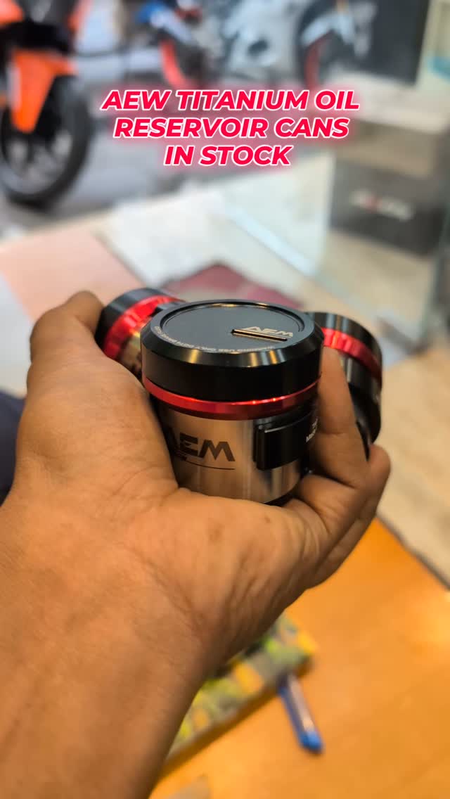 ◾Aew Titanium Oil Reservoir Cans in stock
.
.
Suitable for all Superbikes
.
.
Shipping Done througho