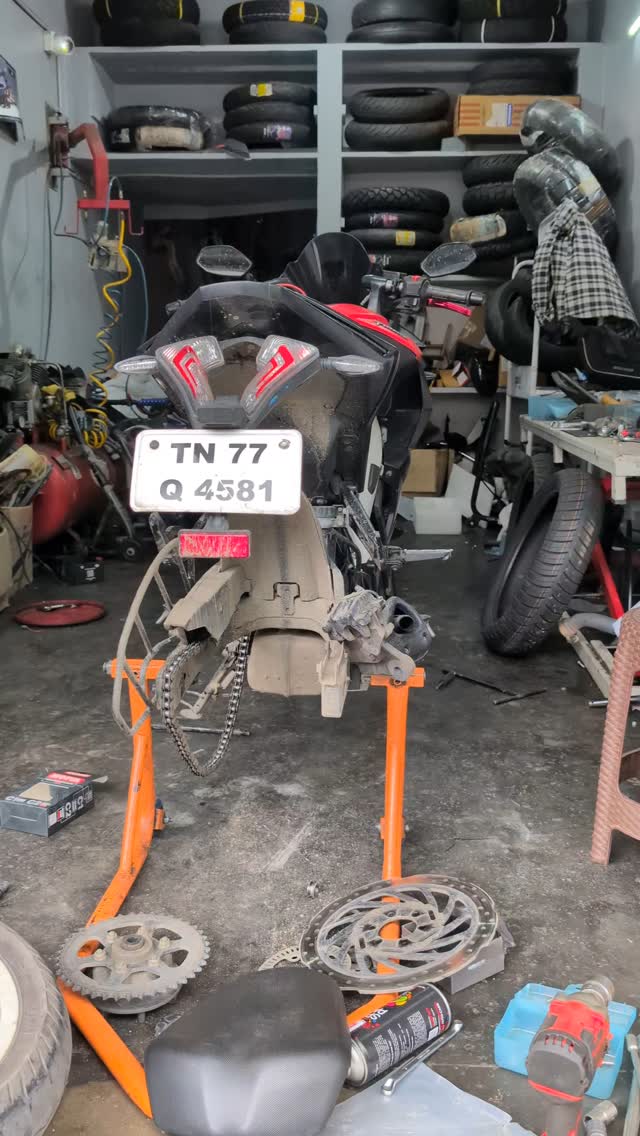 Bajaj RS200 Came in For Service works

◾Michelin tyres changed front and back
◾NEW Front Disc plate 