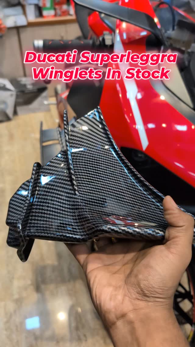 ◾Ducati Superleggra Winglets in stock
.
.
Comes in Matt black, matt dipped carbon , and glossy dippe
