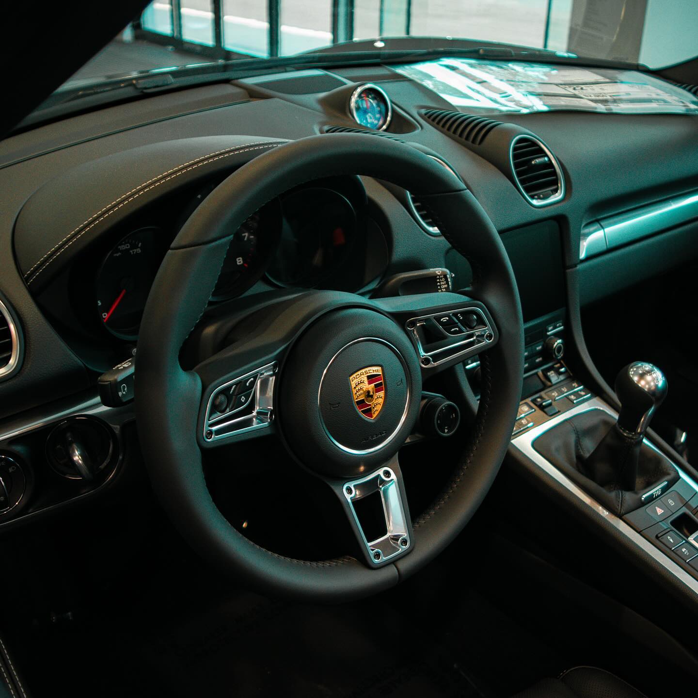 Porsche 718 and Taycan on the showroom floor 

#porsche #photography #photo #car #sportscar #photos 