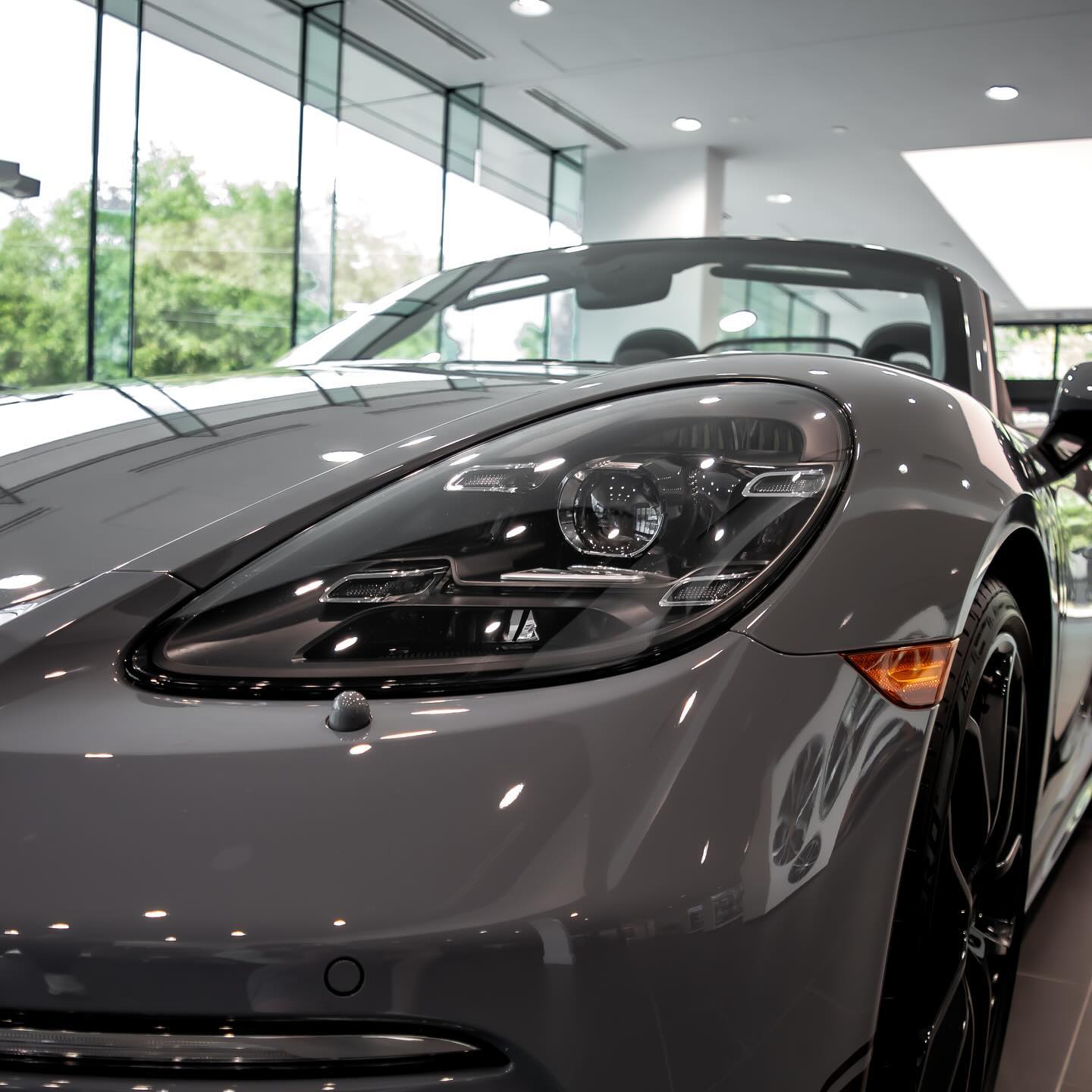 Porsche 718 and Taycan on the showroom floor 

#porsche #photography #photo #car #sportscar #photos 