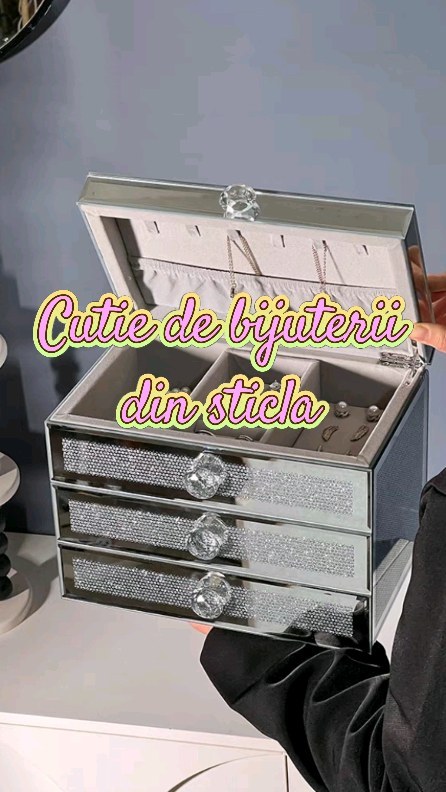 Nu ai niciodată prea multe bijuterii ci doar prea puține cutii de bijuterii!💎🤩✨
Cutiile "Diamond" 