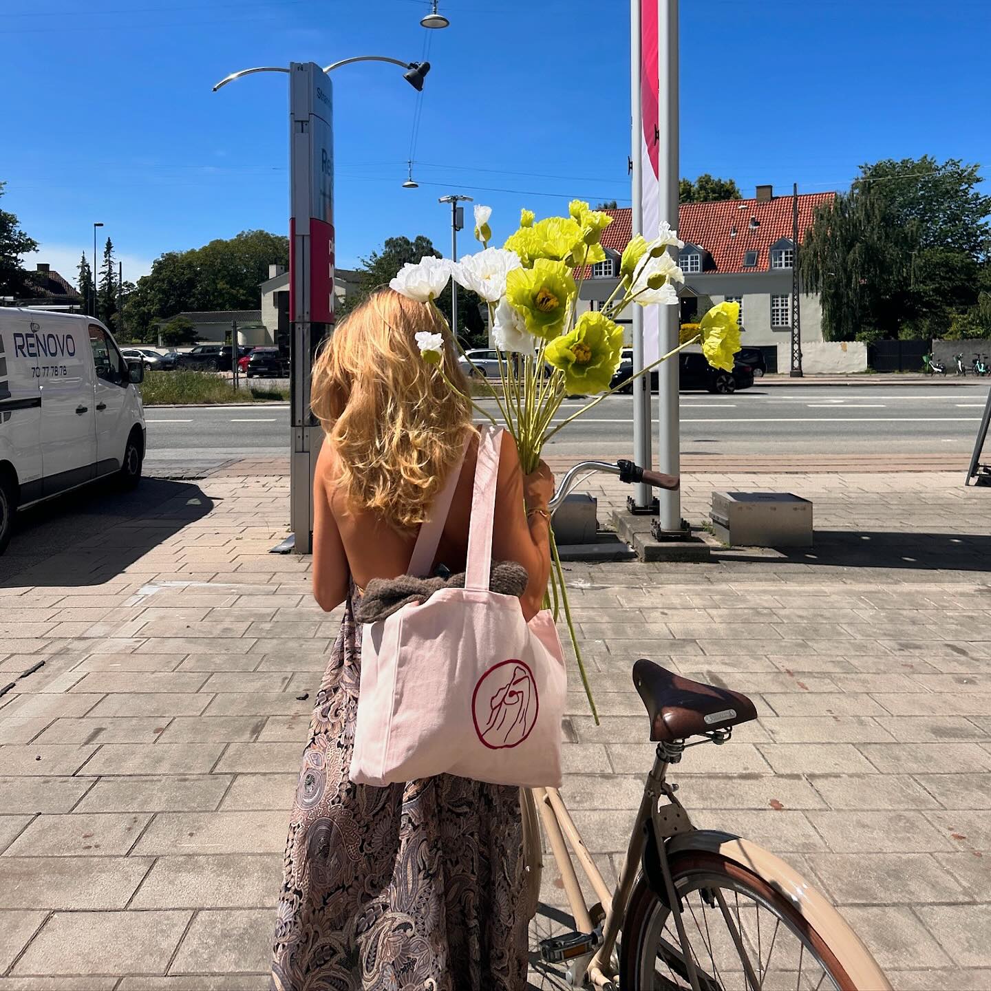 Traveling is chic with our universal beach bags 🥥🐚

#mahequline