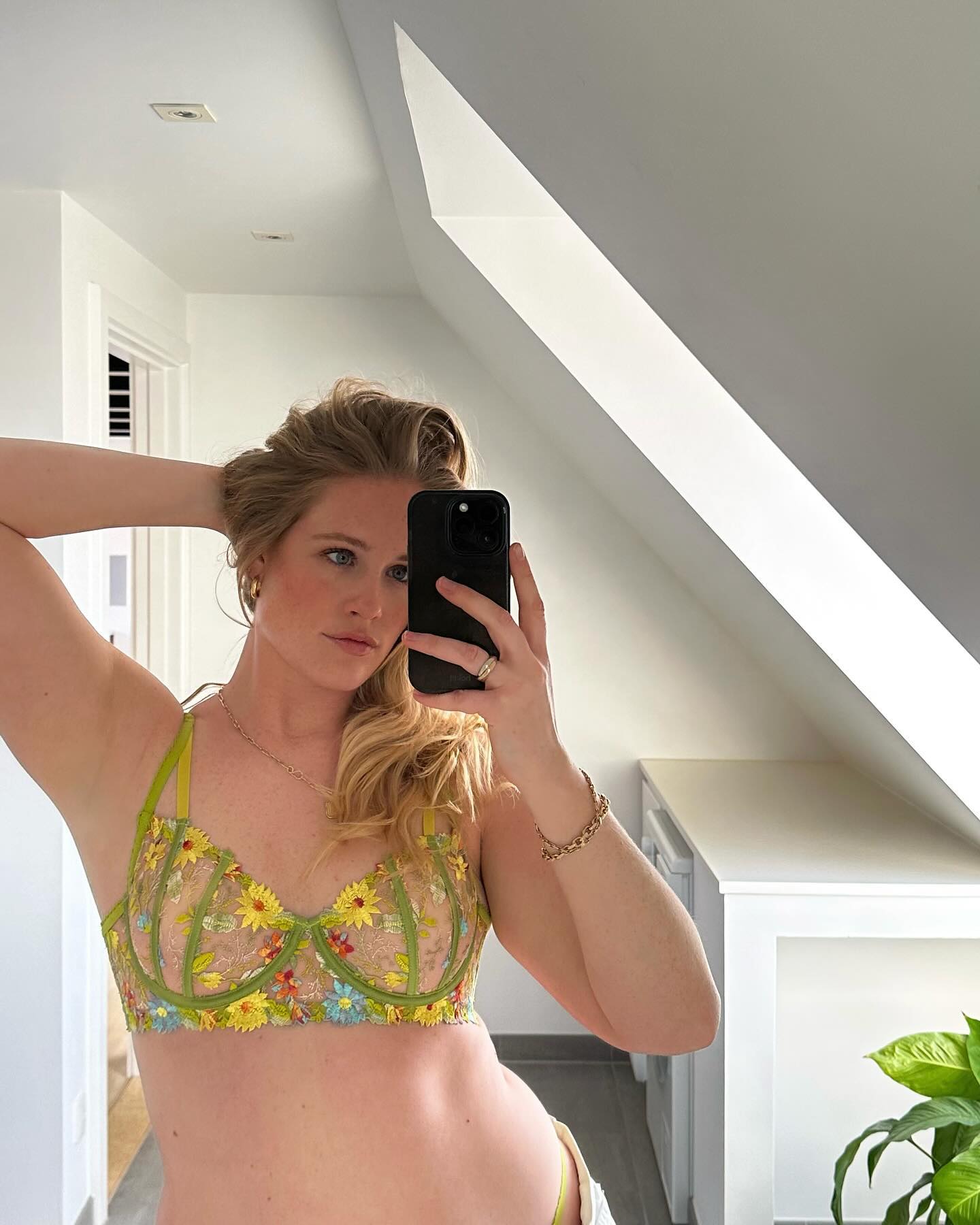 spring shoot w. our beautiful MahÃ©quline girl ðŸŽ€ðŸŒ¸ðŸ¦‹ #mahequline 

Model wears bra (M) and pa
