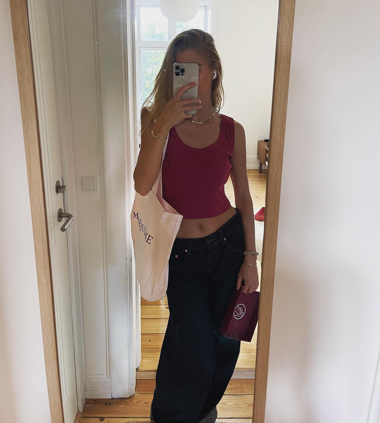 w. my Iris tote ðŸ«¦ðŸŒðŸŒðŸ¥¯ðŸ§ƒðŸ›¼ðŸª #mahequline