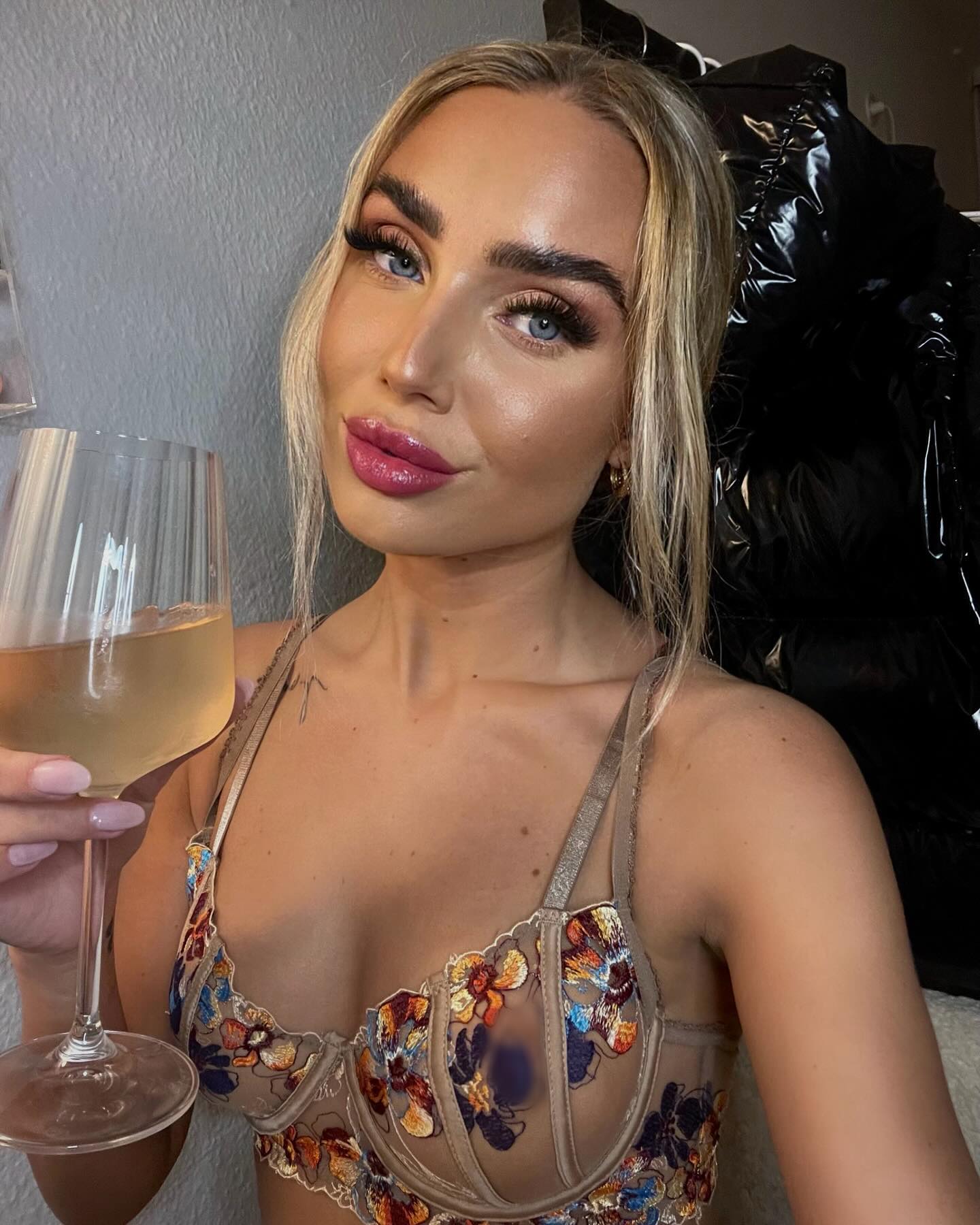In my moment â™¡ 
ðŸ·ï¸ annonce grundet tags
