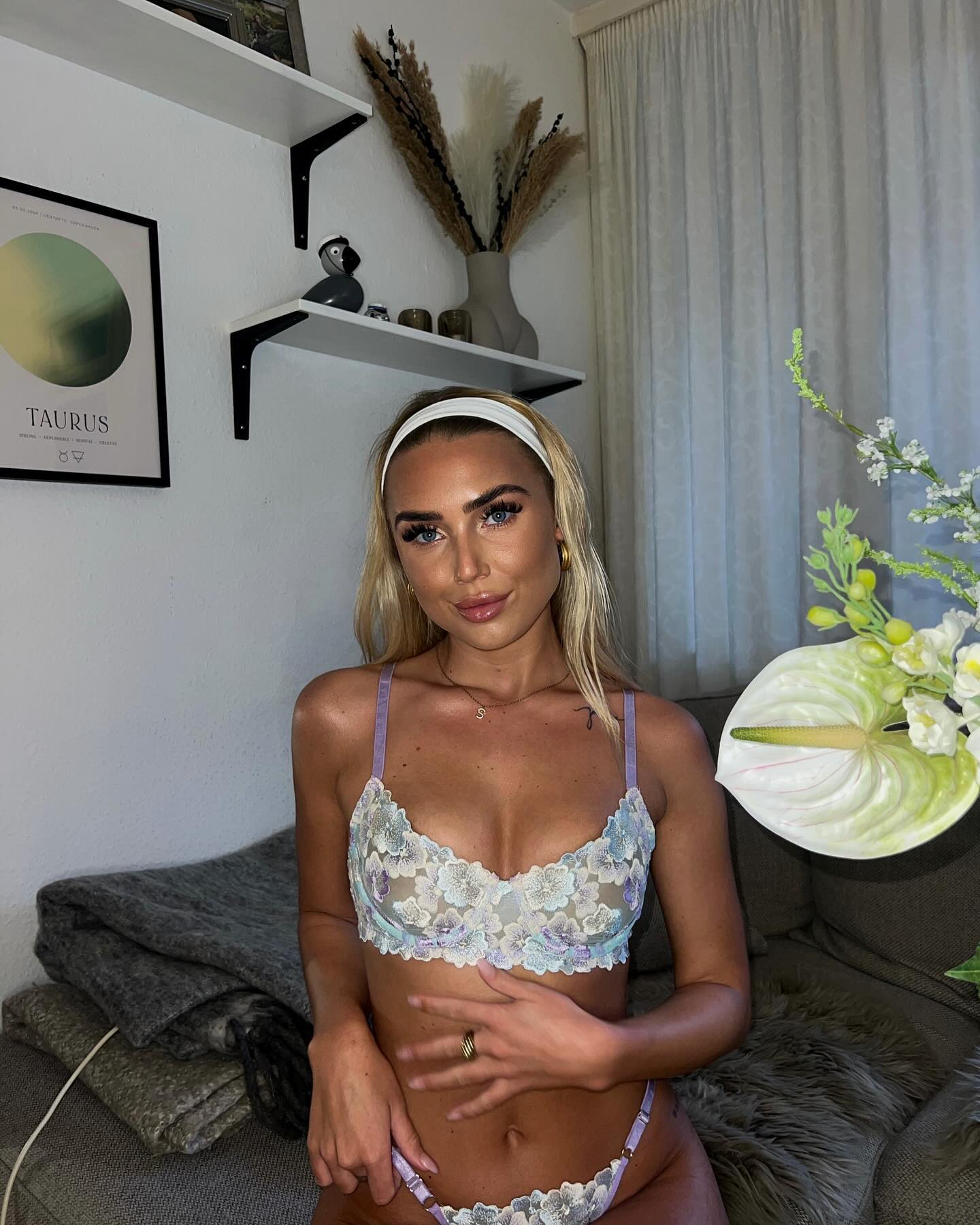 Watch me fly away, baby ðŸ¦‹

I received the most beautiful lingerie from mahequline_official ðŸ©µ T