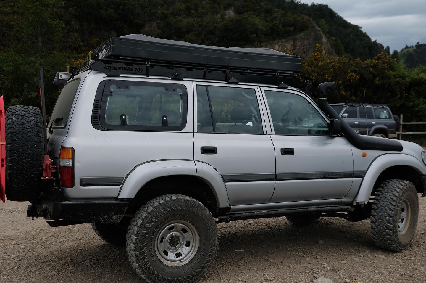 New product !!!! 
side windows for Landcruiser 80 Gull wing style … buy here ☝️