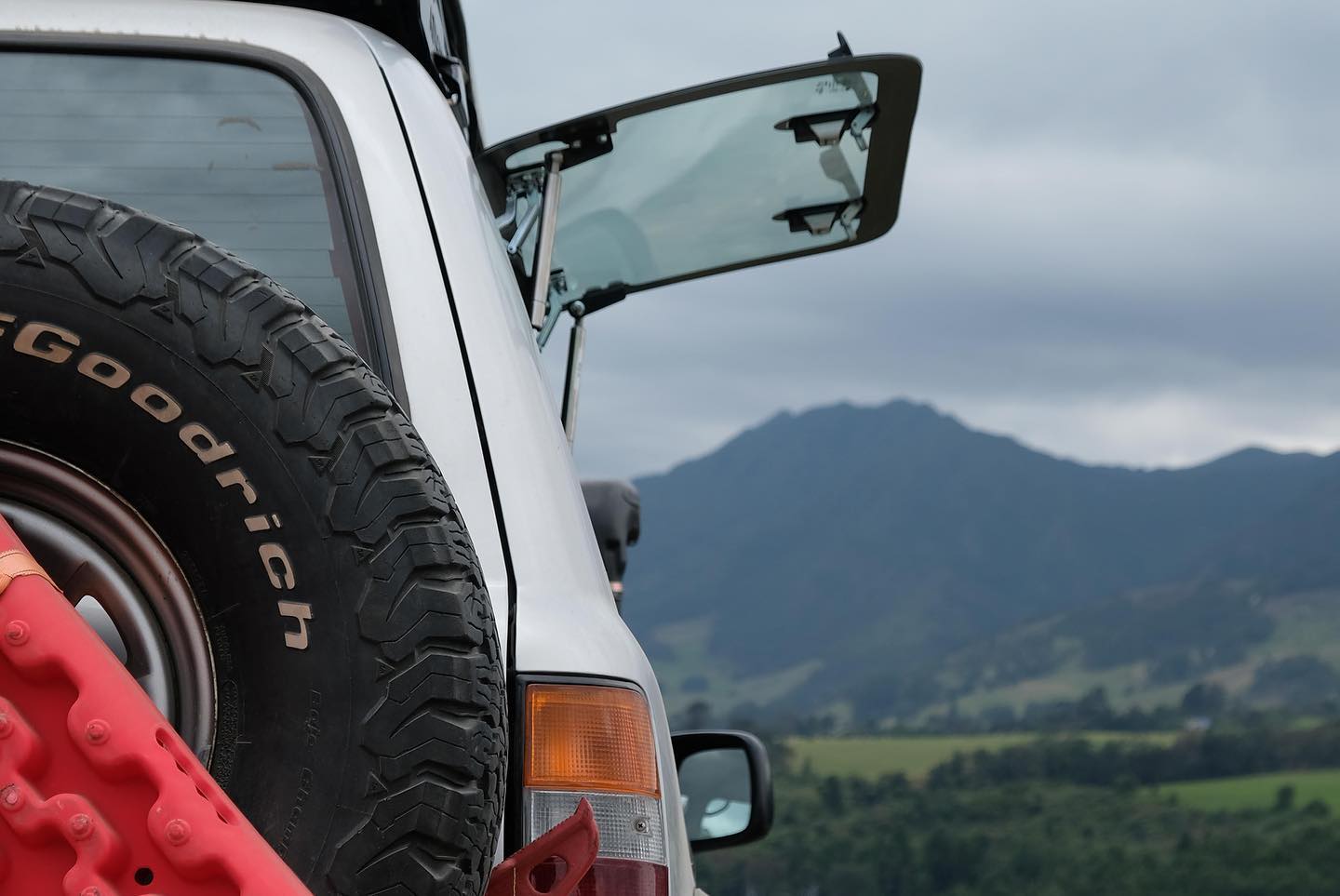 New product !!!! 
side windows for Landcruiser 80 Gull wing style … buy here ☝️
