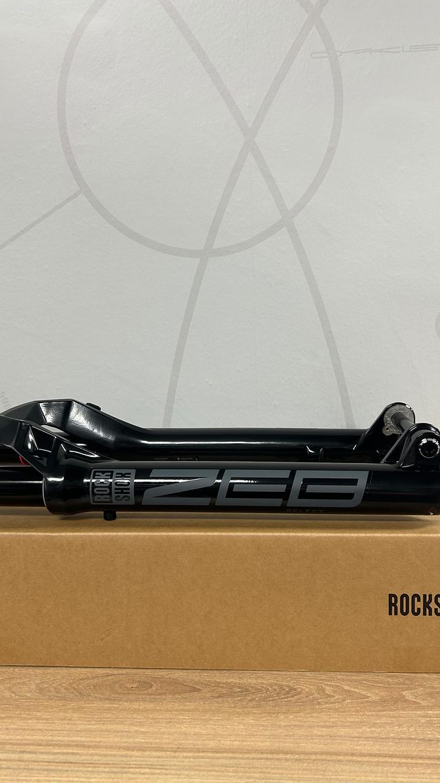 Rockshox Zeb for custom build 🤩
-
-
#rockshox #rockshoxzeb #zeb #newbikebuild #custombuild