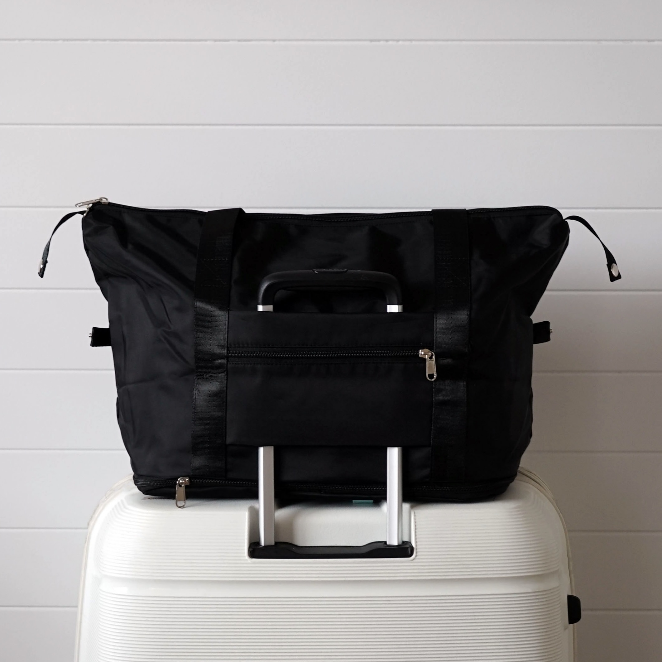 Fast + Free shipping on all orders with code “TRAVELWITHPENIDA” ⏱️✈️

#travelbag #carryonbag #travel