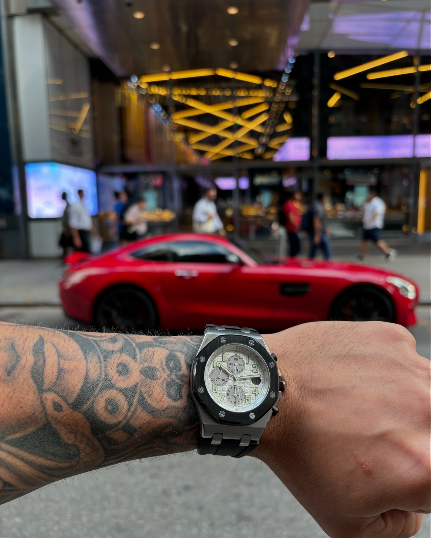A barber with an AP?! Na that’s really crazy. 
Another for the collection. audemarspiguet 

#newwatc