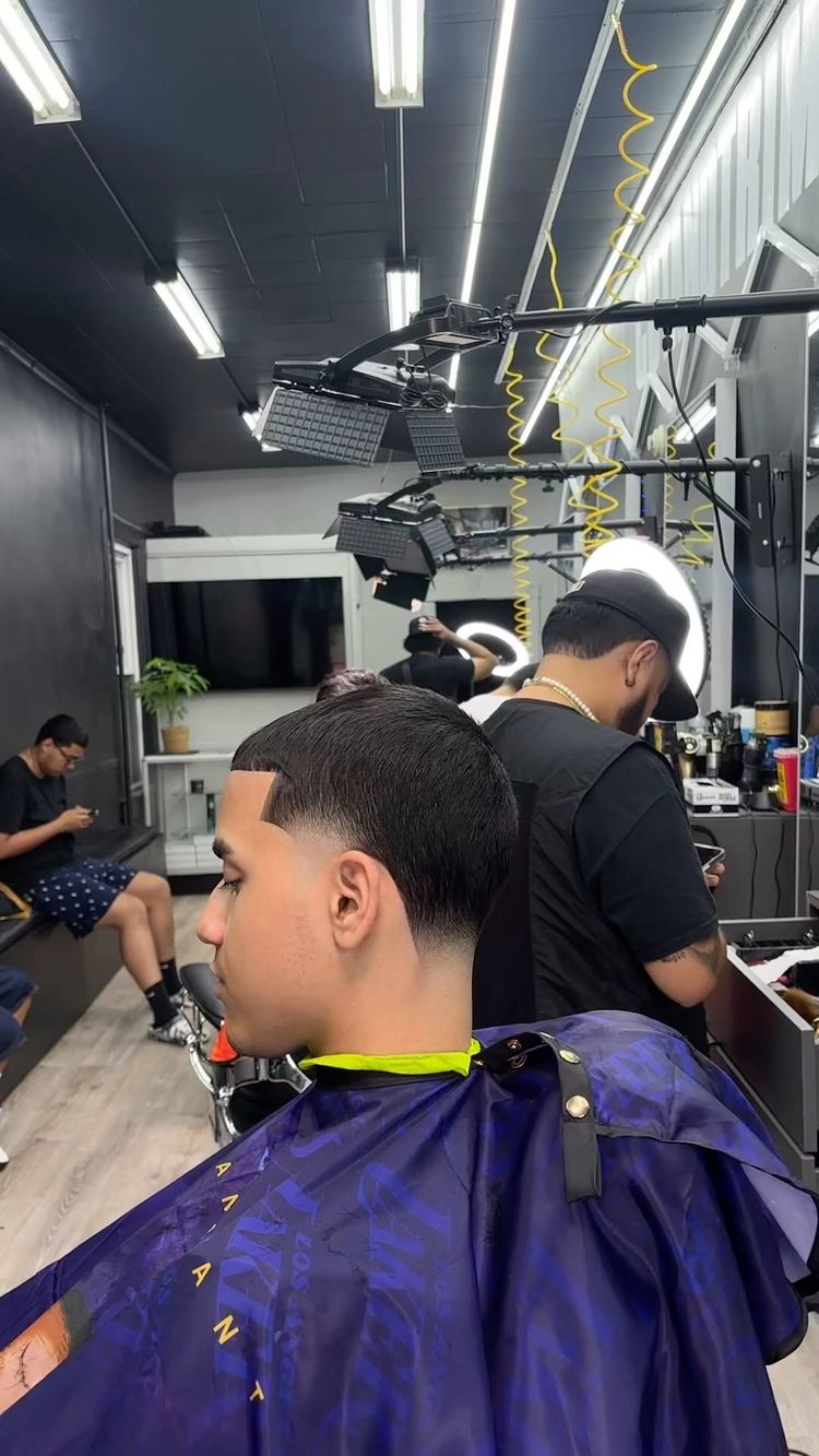 Blessed my guy with a taper 🥶💈wtfallannn 

#barber #taperfade #barberlife #barberlifestyle
