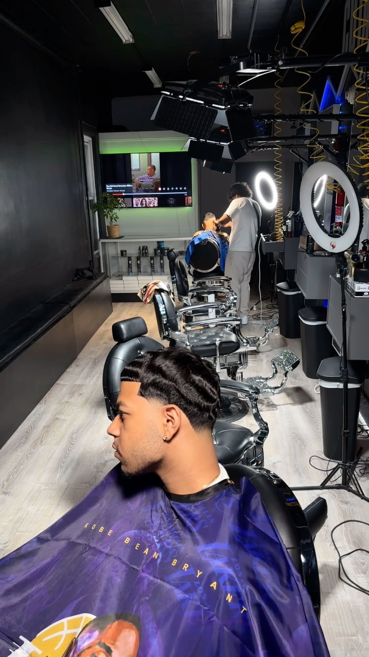 Waves Spining of what? 🌊💈 breadyyricoo 

#barber #taperfade #wavesonspin #cutandtrim #lifestyle