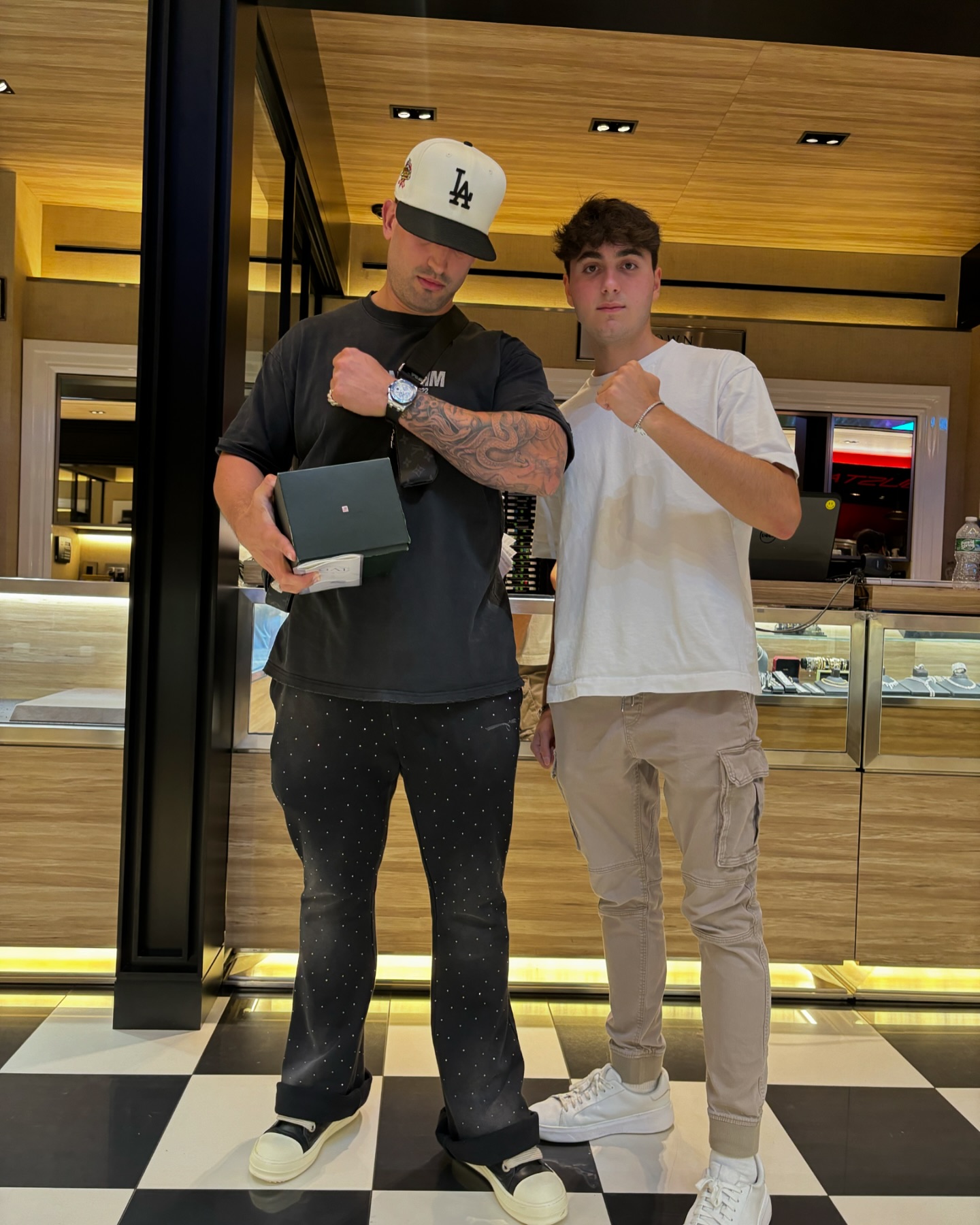 A barber with an AP?! Na that’s really crazy. 
Another for the collection. audemarspiguet 

#newwatc