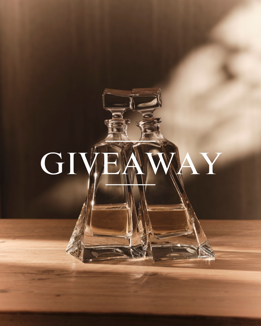 Looking for the ultimate Valentine’s gift? 🎁 This sophisticated carafe set is the answer! To make y