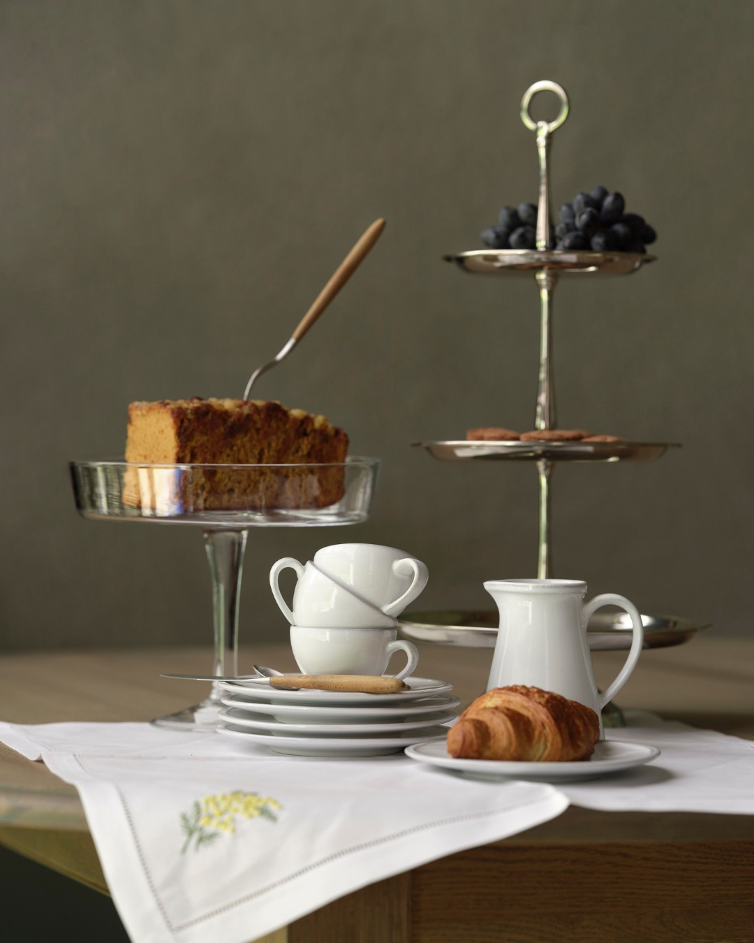 Elegant tableware, timeless charm. Set the scene for unforgettable moments with beautifully crafted 