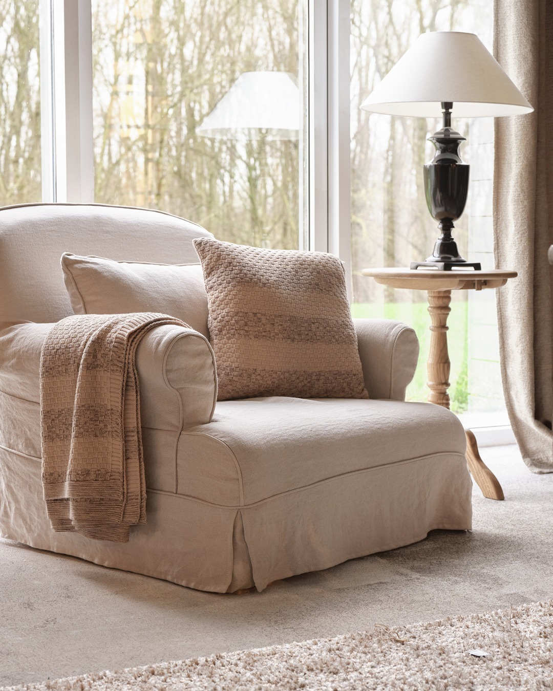 Soft elegance, endless comfort. The WILLEMINA seater is more than a chair—it’s an invitation to unwi