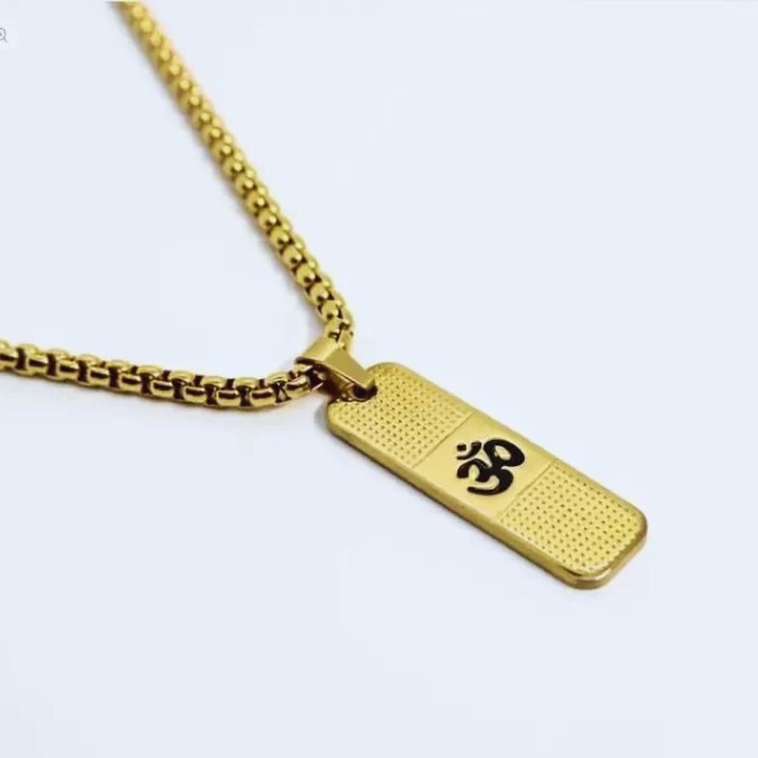 Looking for a blend of style and spirituality? 

Our gold-plated om locket is the perfect accessory 