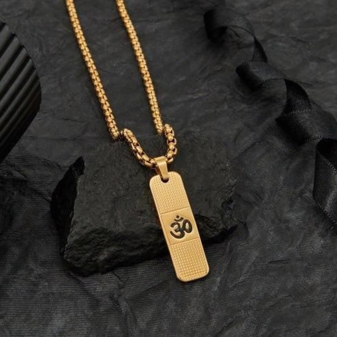 Looking for a blend of style and spirituality? 

Our gold-plated om locket is the perfect accessory 